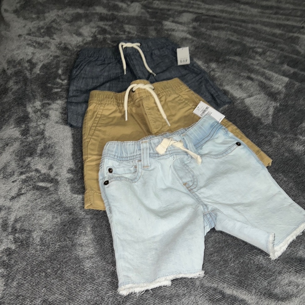 Boys 3 year GAP shorts